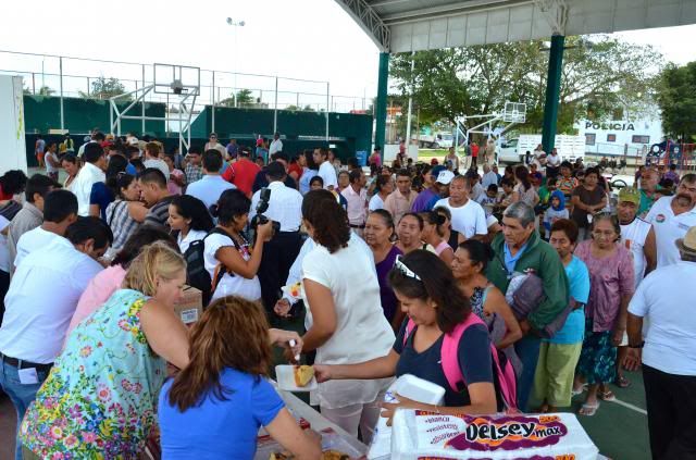 Life's a Beach Playa del Carmen Blog - Christmas Dreams and DIF helping the elderly of Solidaridad
