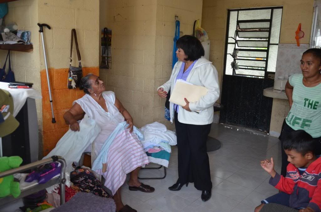Playa del Carmen Blog - DIF and Christmas Dreams helping the elderly in Solidaridad