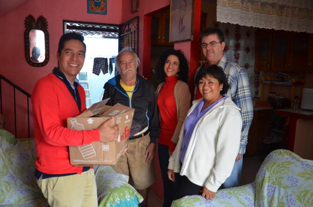 Playa del Carmen Blog - DIF and Christmas Dreams helping the elderly in Solidaridad