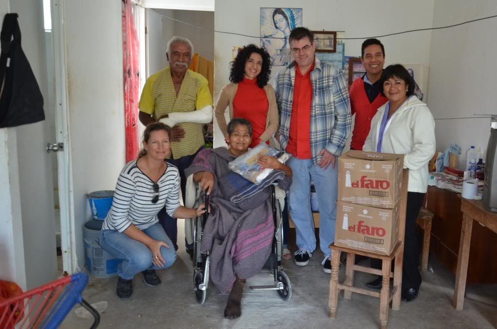 Playa del Carmen Blog - DIF and Christmas Dreams helping the elderly in Solidaridad